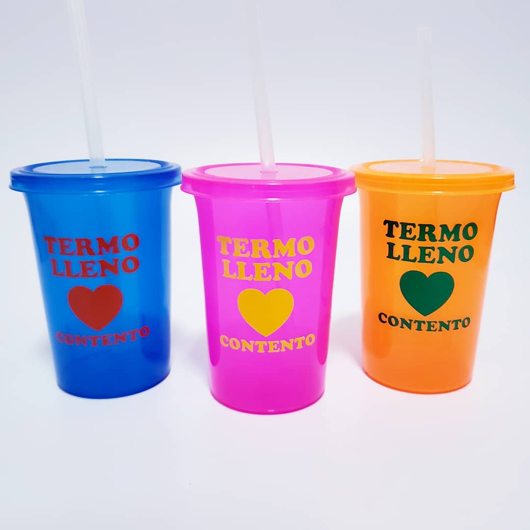50 vasos con popote